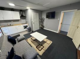 Habibi House, B&B in Longford