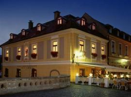 Offi Haz Hotel: Eger şehrinde bir otel