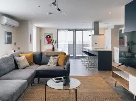 Luxe Penthouse Retreat: With Free Parking!