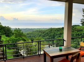 Private Villa - Ocean, hills, valley view، فندق في Temukus