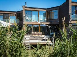 Holiday Home Relax Lodge am See by Interhome, hotel com jacuzzis em Neusiedl am See