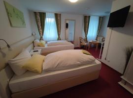 Room in Guest room - Pension Forelle - Doppelzimmer, hostal o pensión en Forbach