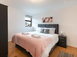 Modern Serviced One Bedroom Flat - Sleeps 4 - Near High Street & Train Station - CR5 London, viešbutis mieste Coulsdon