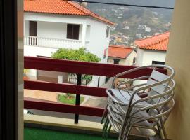 casa na Torre, guest house in Machico