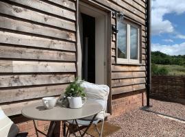 Guest Homes - The Teme Loft, hotel with parking in Stockton on Teme
