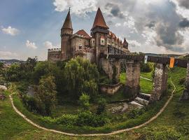 Affordable apartment close to the castle, hotel v destinaci Hunedoara