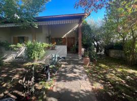 Villa Pampaloni - Villa vacanze con Buffet di benvenuto – domek wiejski w mieście Fabrica di Roma