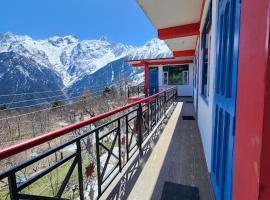 Safarnama Retreat Homestay - All Rooms with Mountain View, šeimos būstas mieste Kalpa