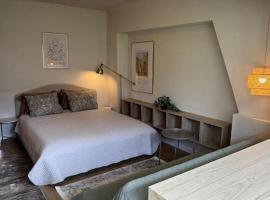 Luxury Studio near University Square