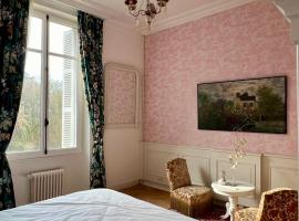 B&B Château de Saint-Bohaire、Saint-Bohaireの駐車場付きホテル