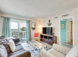 Carolina Beach Condo with Balcony and Ocean Access!, hotel in Carolina Beach