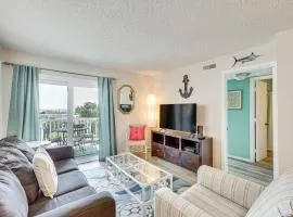 Carolina Beach Condo with Balcony and Ocean Access!