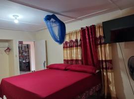 Tina's Guest House, holiday rental in Ocho Rios