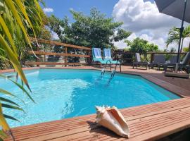 La Villa Rainbow & ses 2 Kabanes, hotel a Sainte-Anne