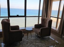 اطلالة الحوراء, beach hotel in Umm Lajj