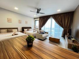 1-5 Pax Comfy Trefoil Studio-Walk to Setia City Mall & Setia City Convention Centre, hotel with jacuzzis in Shah Alam