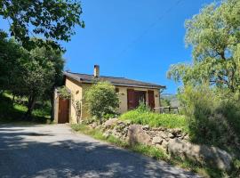 Chalet Le Parc de Latour, au pied de la montagne, hotel in Latour-de-Carol