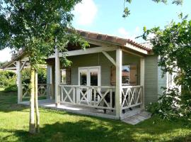 Chalet La Chapelle-Hermier, 3 pièces, 4 personnes - FR-1-783-21，La Chapelle-Hermier的有停車位的飯店