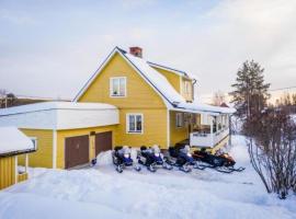 Gemütliches Ferienhaus in der Wildnis Lapplands, hotel met parkeren in Blattnicksele
