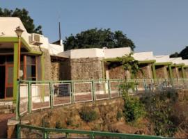 Rupmati The Valley Hotel, ξενοδοχείο σε Māndu