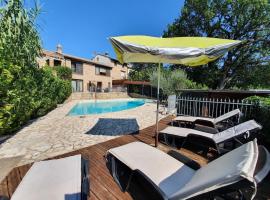 Villa Martin con piscina privata, hotel in Montegranaro
