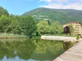 SANDRA Haus KMB Seeappartement am Ossiacher See mit direktem Seezugang und Hallenbad, hotell sihtkohas Tschöran