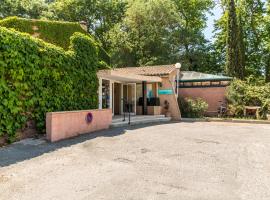 Hôtel du Canal, hotel v destinaci Castelnaudary