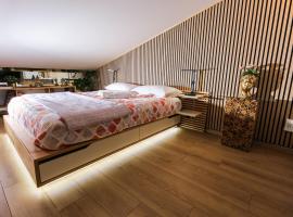 Flytosuite Aeroporto Penthouse Attic Room, hotel i Calderara di Reno