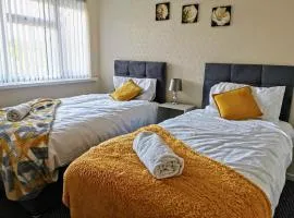 3Bed Full House - Free Parking - Family Friendly!
