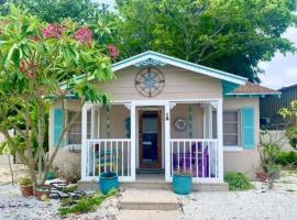 Angela's Jewel Box Cottage, Hotel in Clearwater Beach