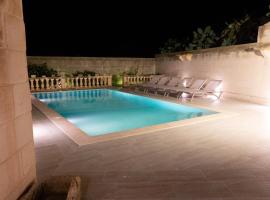 Surwig Gozitan Villa & Pool - Happy Rentals, hotel en Kerċem