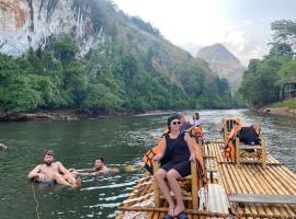 คลองแสงฟาร์มสเตย์, hôtel pour les familles à Ban Tha Khun