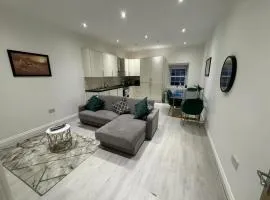 Extra Large 1 bedroom Apartment in Walton