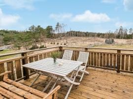 Awesome Apartment In Ljungskile With Wifi, lejlighed i Ljungskile