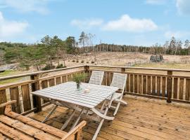 Awesome Apartment In Ljungskile, luxusní hotel v destinaci Ljungskile