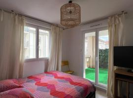 location 3 chambres spacieuses dans appartment 2 mn RER Bussy Saint georges, хотел в Бюси Сен Жорж