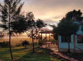 Harry's Cabin - Overlooking Lake Victoria - 30 min from Jinja, cabaña o casa de campo en Jinja
