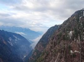 Magical Tribe Malana, smeštaj u okviru domaćinstva u gradu Malāna