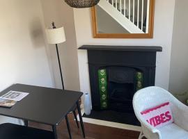 Cozy Town House, hotel with parking in Lewes