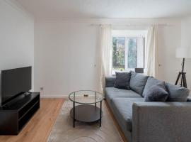 Crawley Maunsell Park Charm & Cosy 1 Bedroom Apartment with Parking, מלון בקרואולי