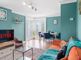 Entire 2 Bedroom Luxury Apartment with Free Parking, akomodasi dapur lengkap di Milton Keynes