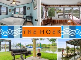 The HOEK Fishing Camp w/ Private Boat Slip, hotell i San Leon