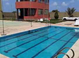 Villa Mostafa Sadek, Swimming pool, Tennis & Squash - Borg ElArab Airport Alexandria، بيت عطلات في برج العرب