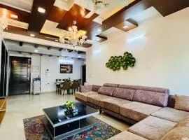 BluO 3BHK Green Park, Private Garden Lift - Balcony