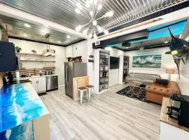 Livin Right Sail Loft: pickleball, basketball, close 2 the fun!