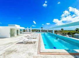 ROOFTOP POOL Ducassi Tropicana STUDIO SUITES Deluxe HOTEL Beach Club & SPA, hotel v destinaci Punta Cana
