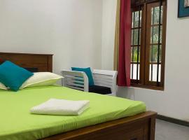 Cinnamon apartment, hotel en Panadura