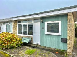 Seaside Chalet near Bracelet Bay Pass The Keys – hotel w mieście The Mumbles