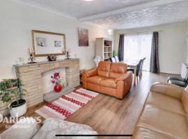 Aderyn Mawr Cottage, pet-friendly hotel in Blaina