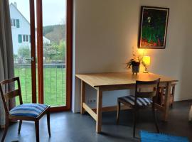 Petit nid en Alsace studio indépendant avec salle de douche privative, hotel barato en Buschwiller